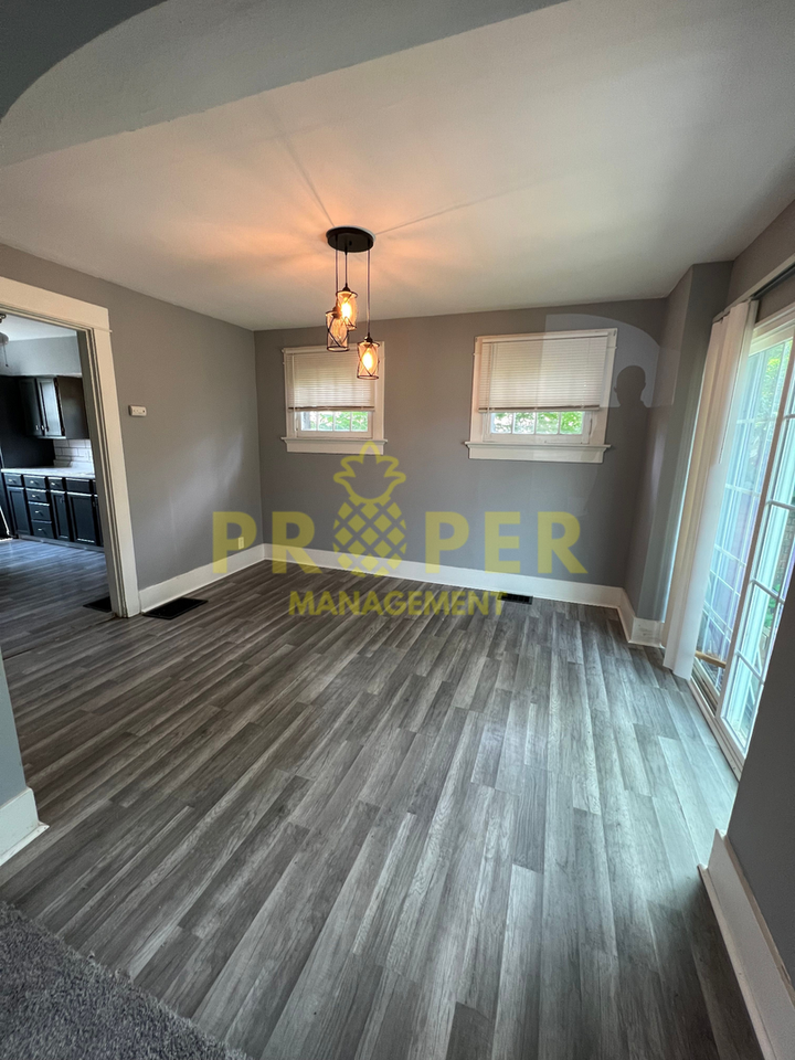 2137 Ravenwood Ave - Photo 4 of 11