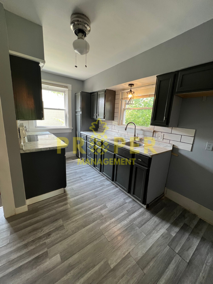 2137 Ravenwood Ave - Photo 5 of 11