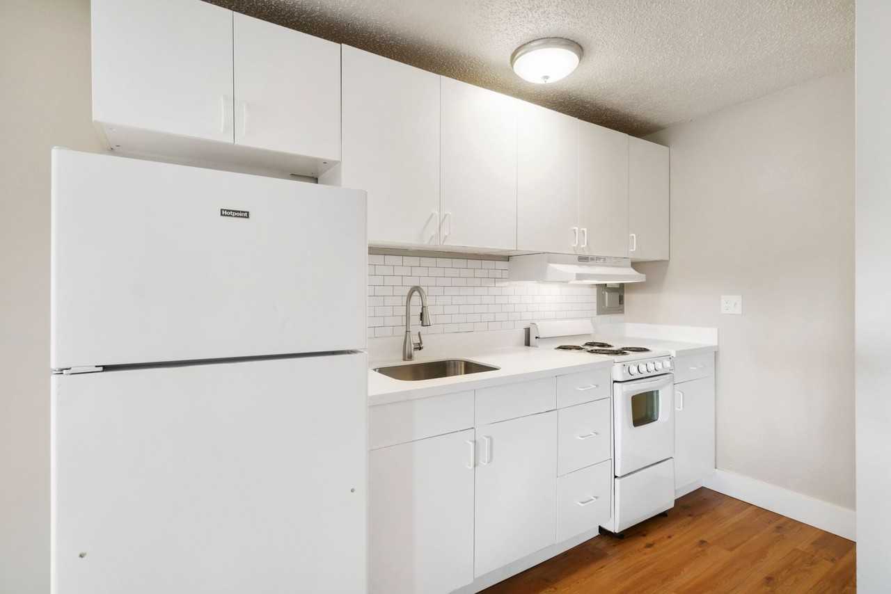 Lilly Apartments - Photo 6 of 23