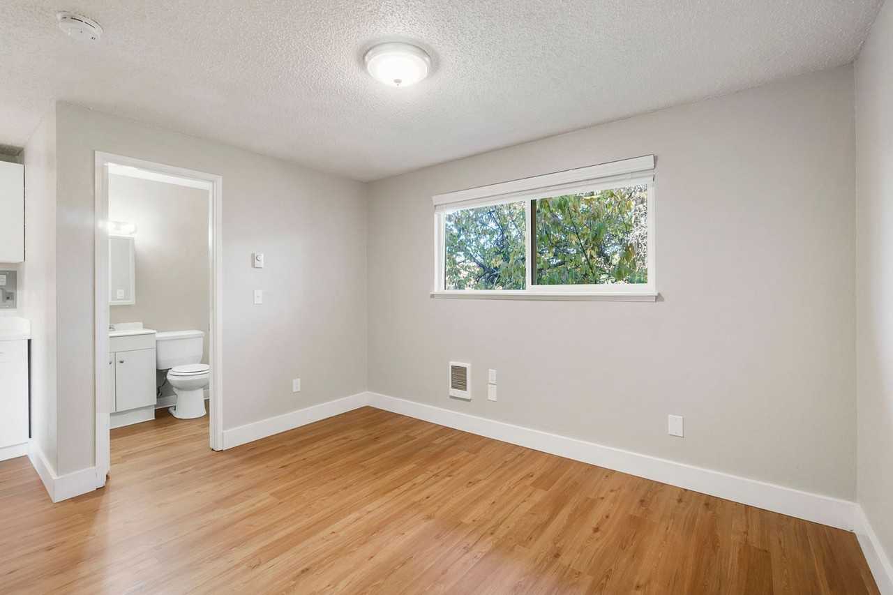 Lilly Apartments - Photo 7 of 23