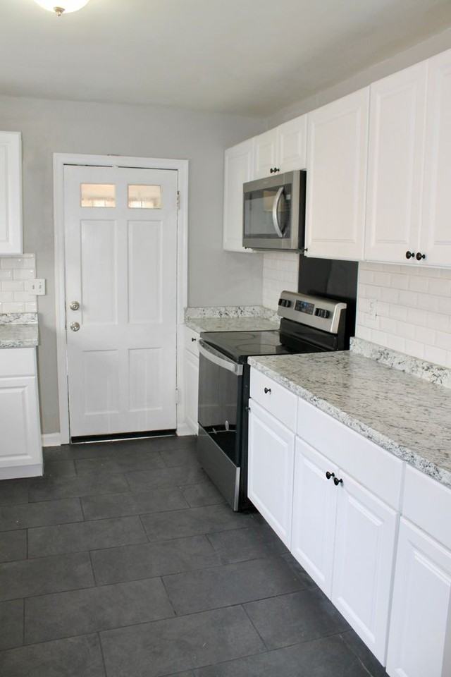 630 W 38th St - Photo 6 of 12