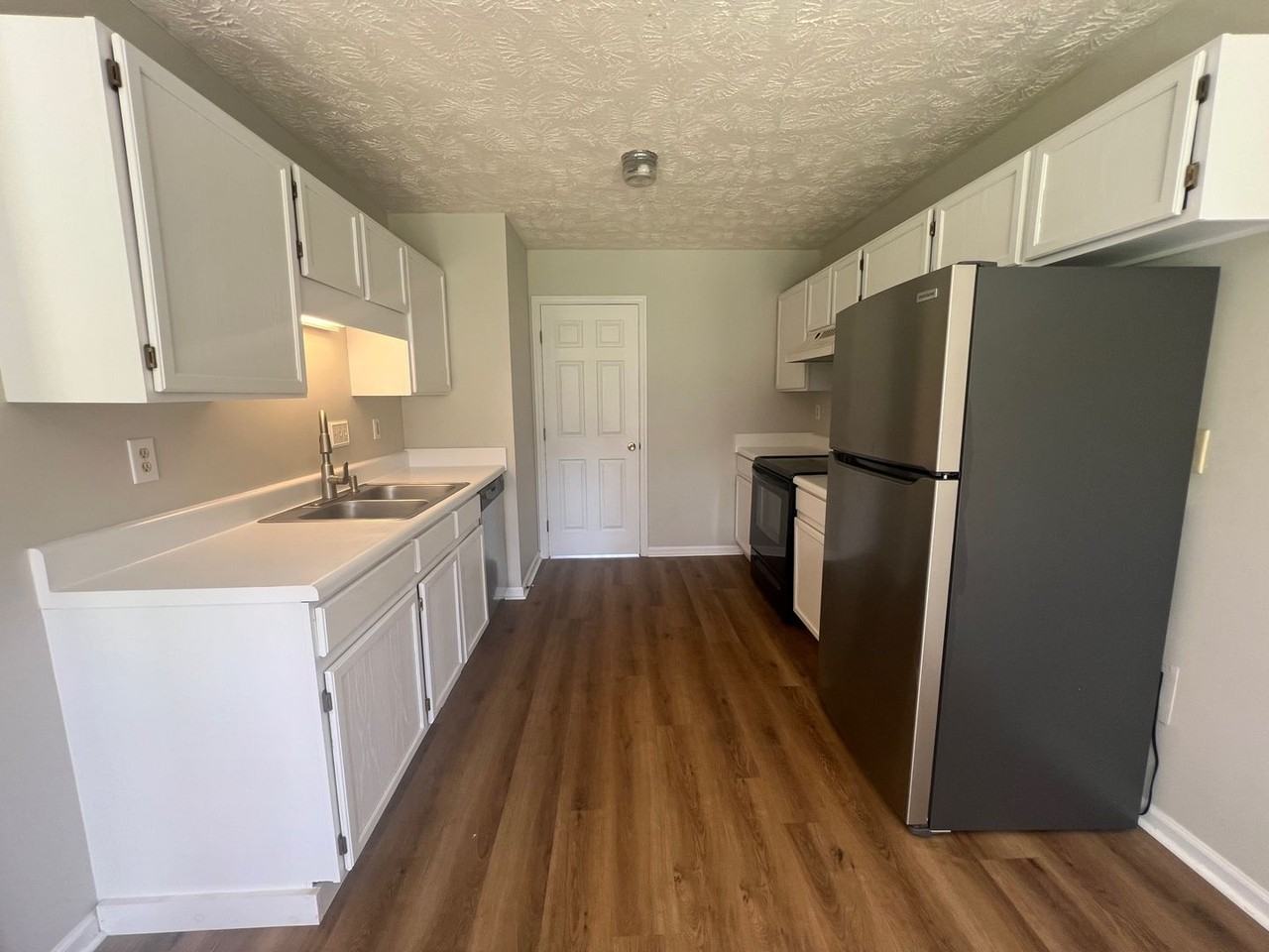 208 Cobblestone Ct - Photo 5 of 16