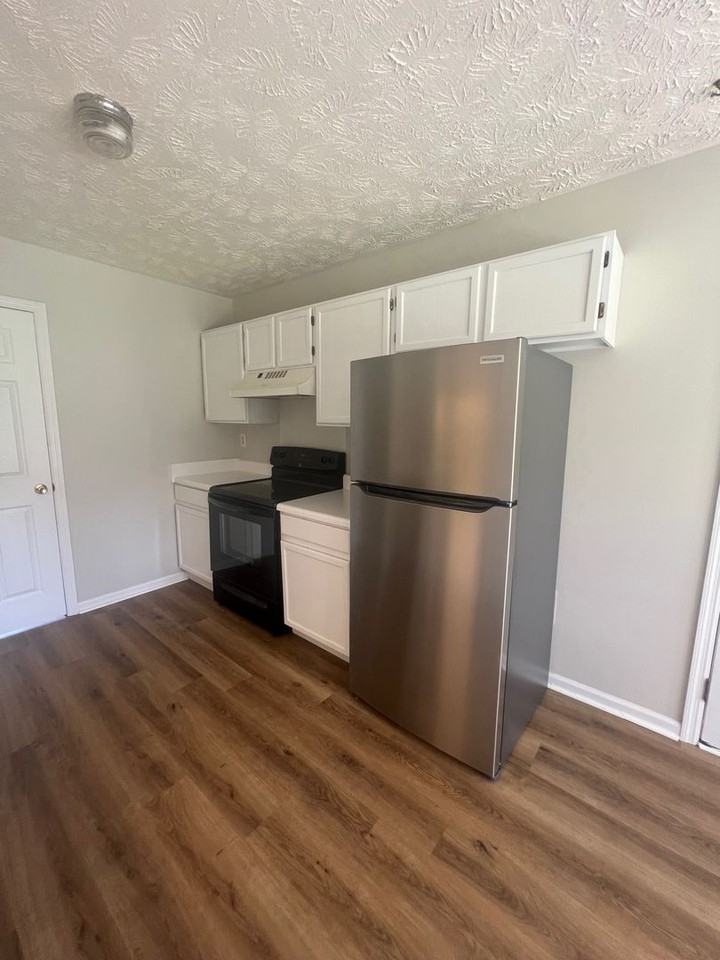 208 Cobblestone Ct - Photo 6 of 16