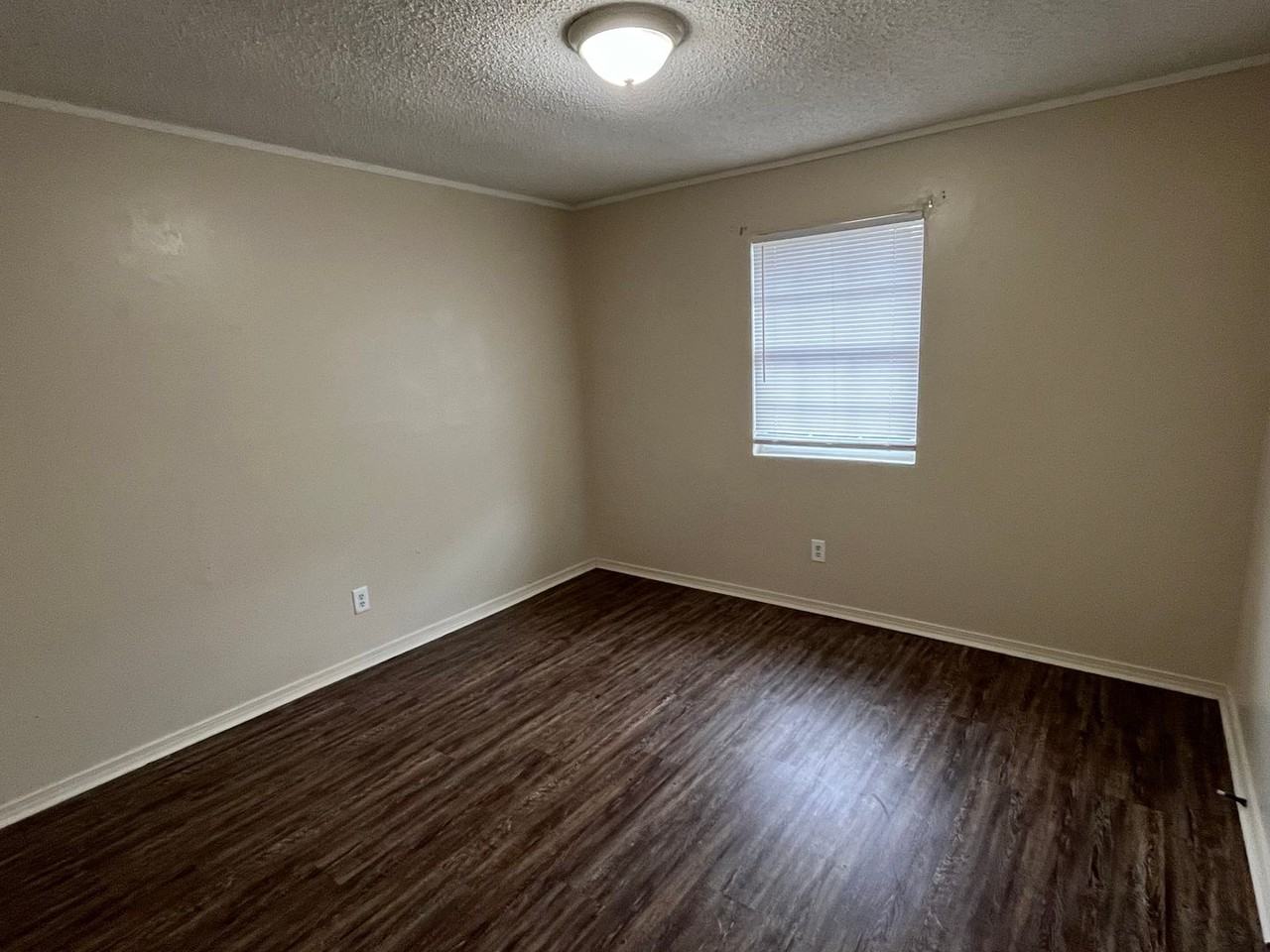 101 Love St - Photo 6 of 10