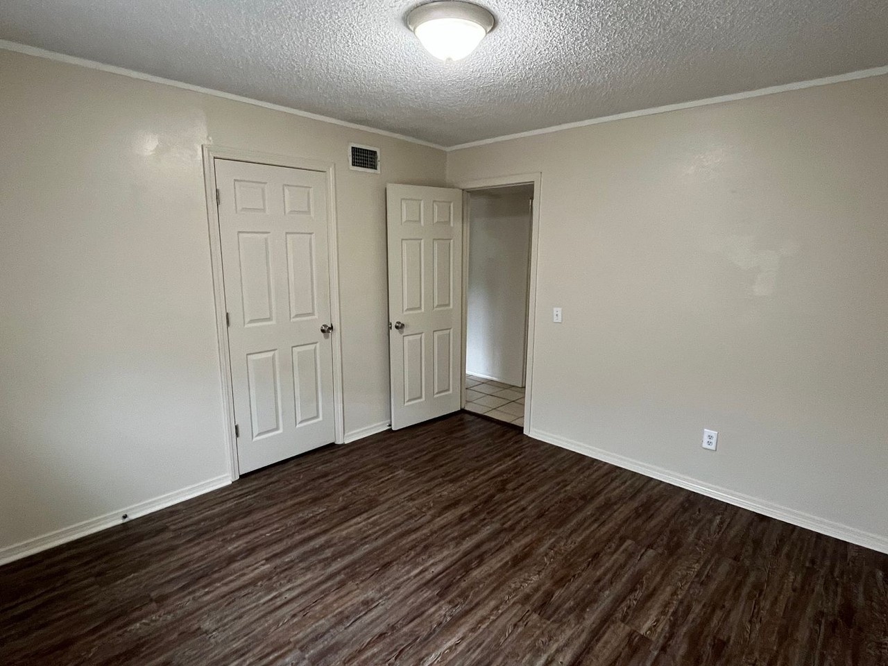 101 Love St - Photo 7 of 10