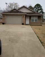 featured image of 904 E 5th St