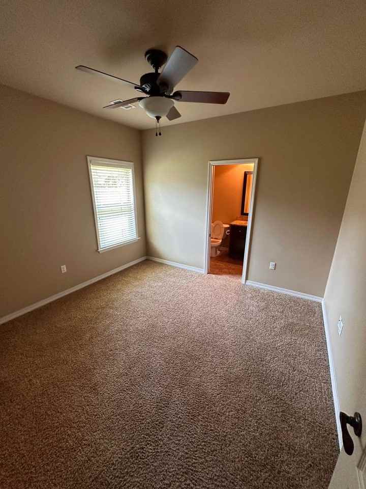 1010 S Vancouver Ave - Photo 3 of 17