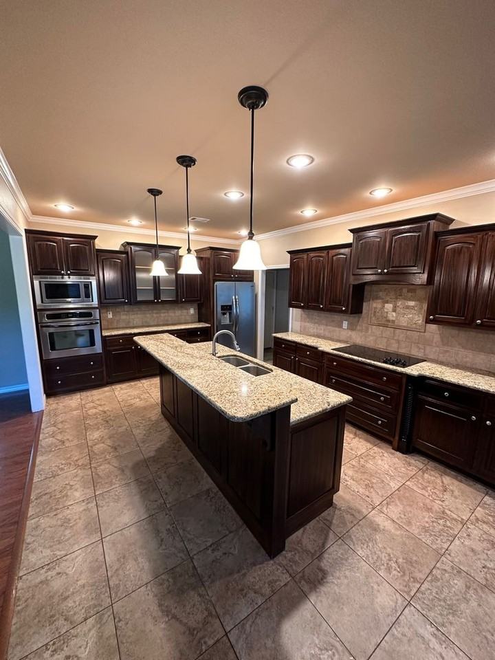 1010 S Vancouver Ave - Photo 5 of 17