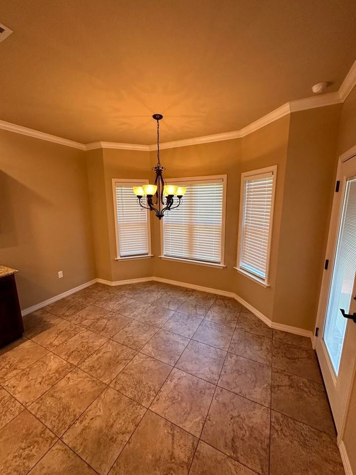 1010 S Vancouver Ave - Photo 6 of 17