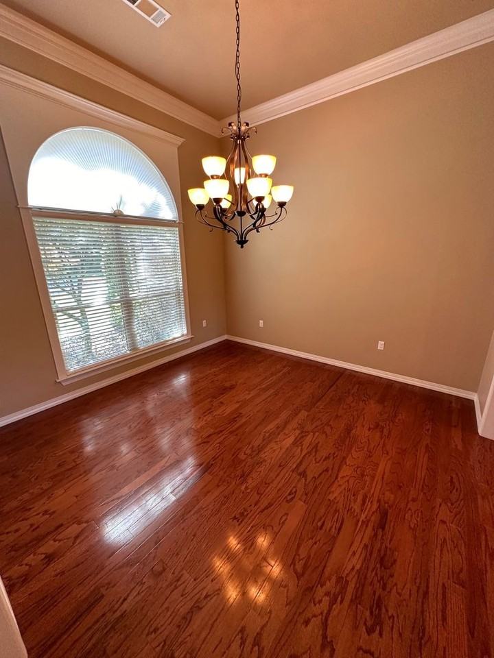 1010 S Vancouver Ave - Photo 7 of 17