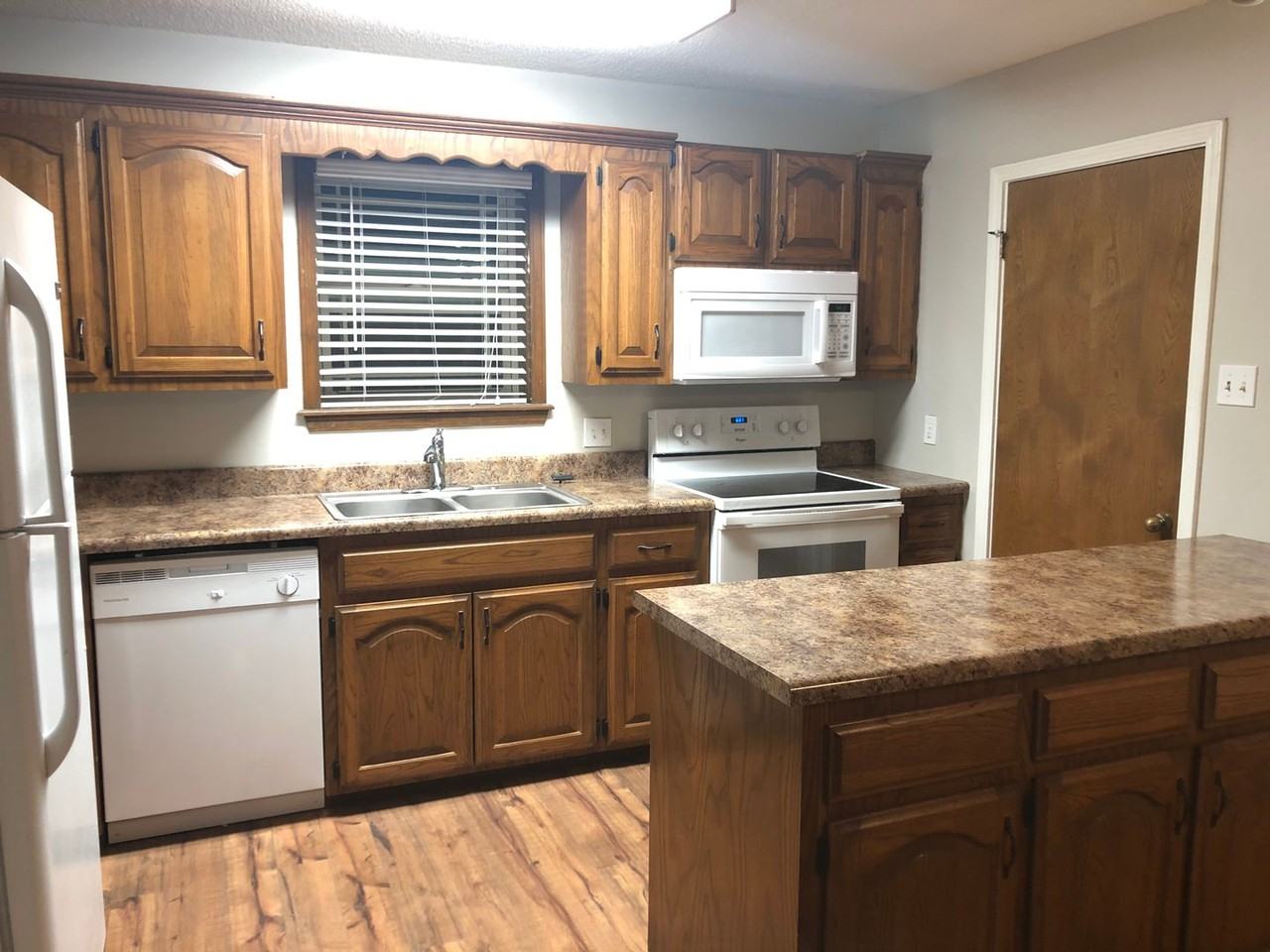 725 Resimont Dr - Photo 6 of 11