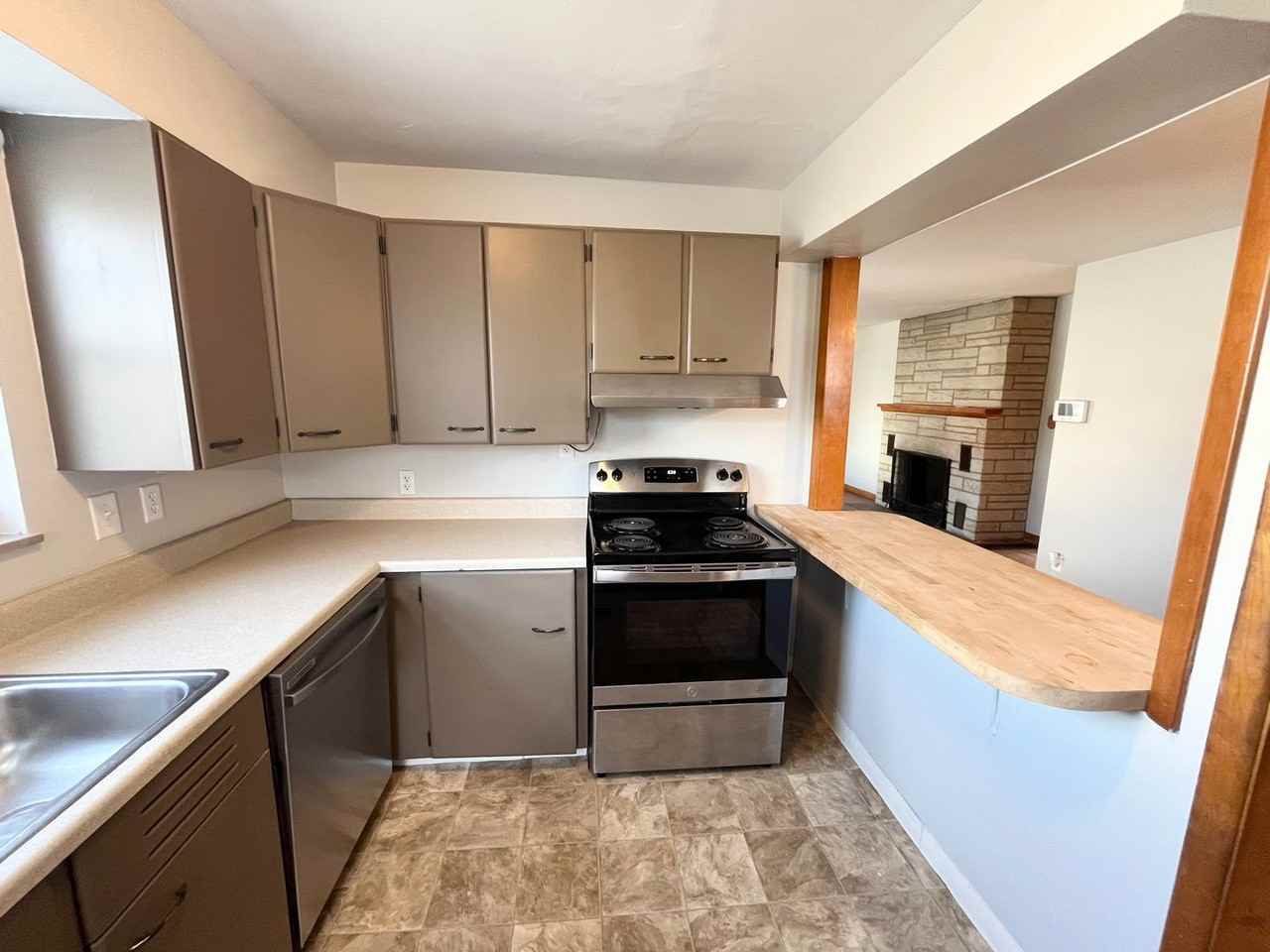 1021 W Virginia Ave - Photo 6 of 18