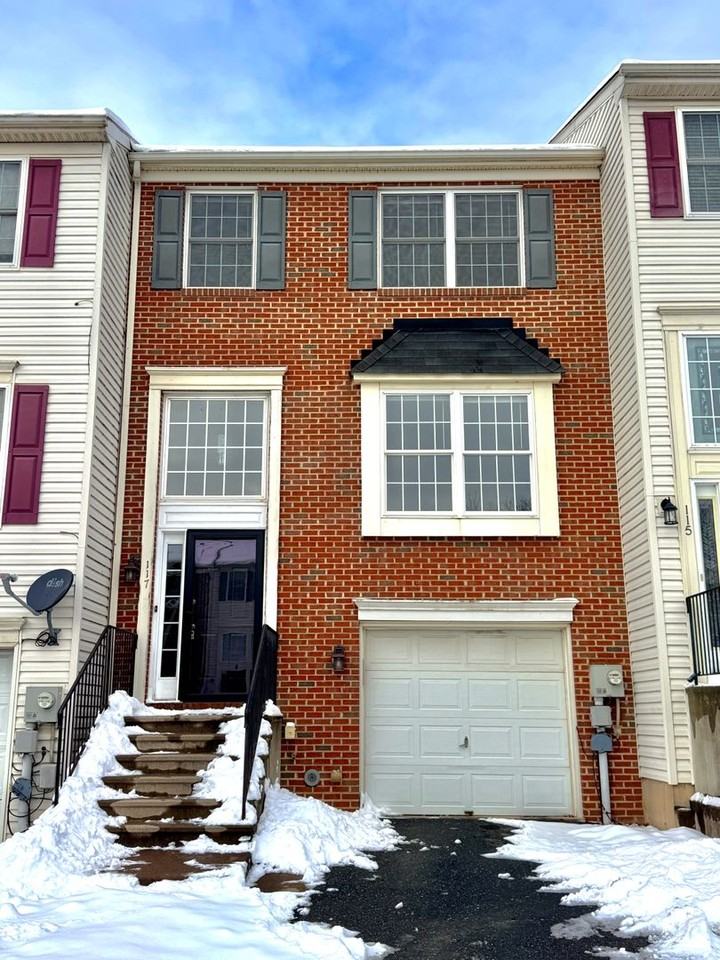 117 N Oak St - Photo 2 of 27