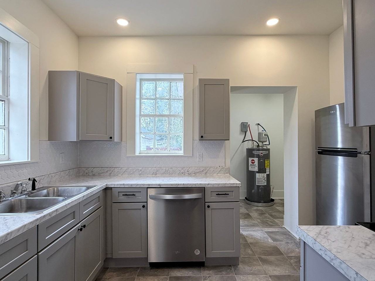 811 4th Ave - Photo 5 of 12