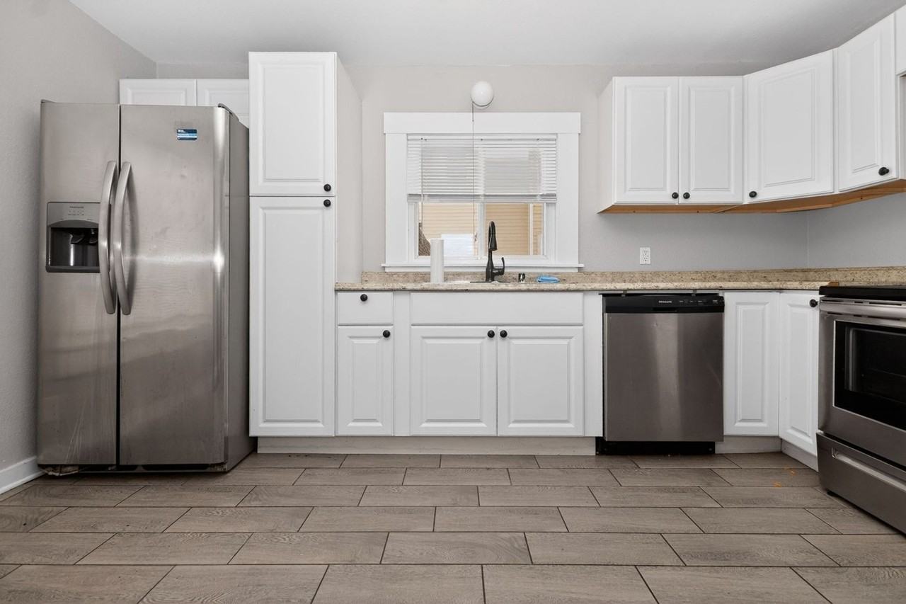 1631 W Custer Ave - Photo 3 of 20