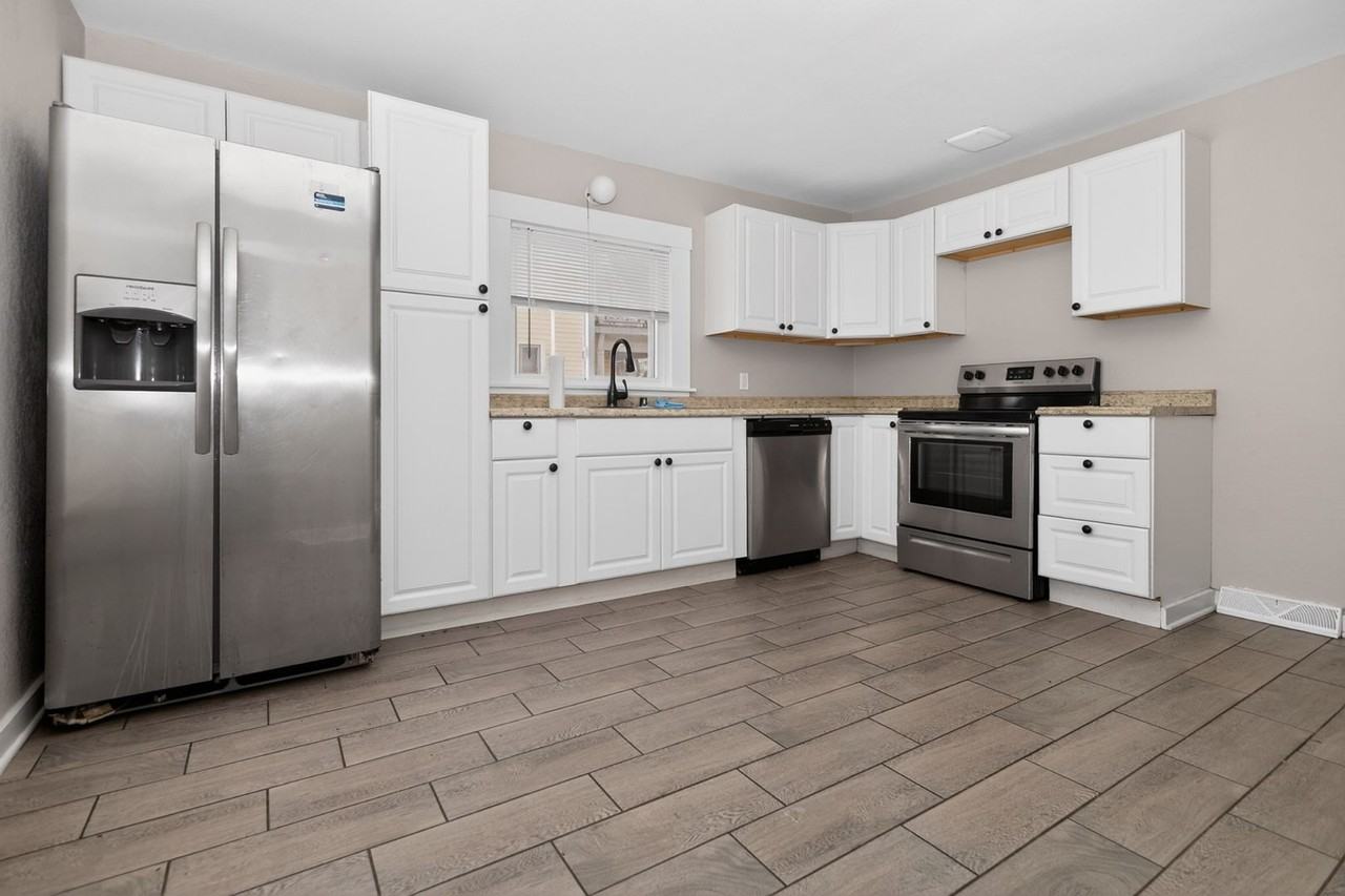 1631 W Custer Ave - Photo 4 of 20