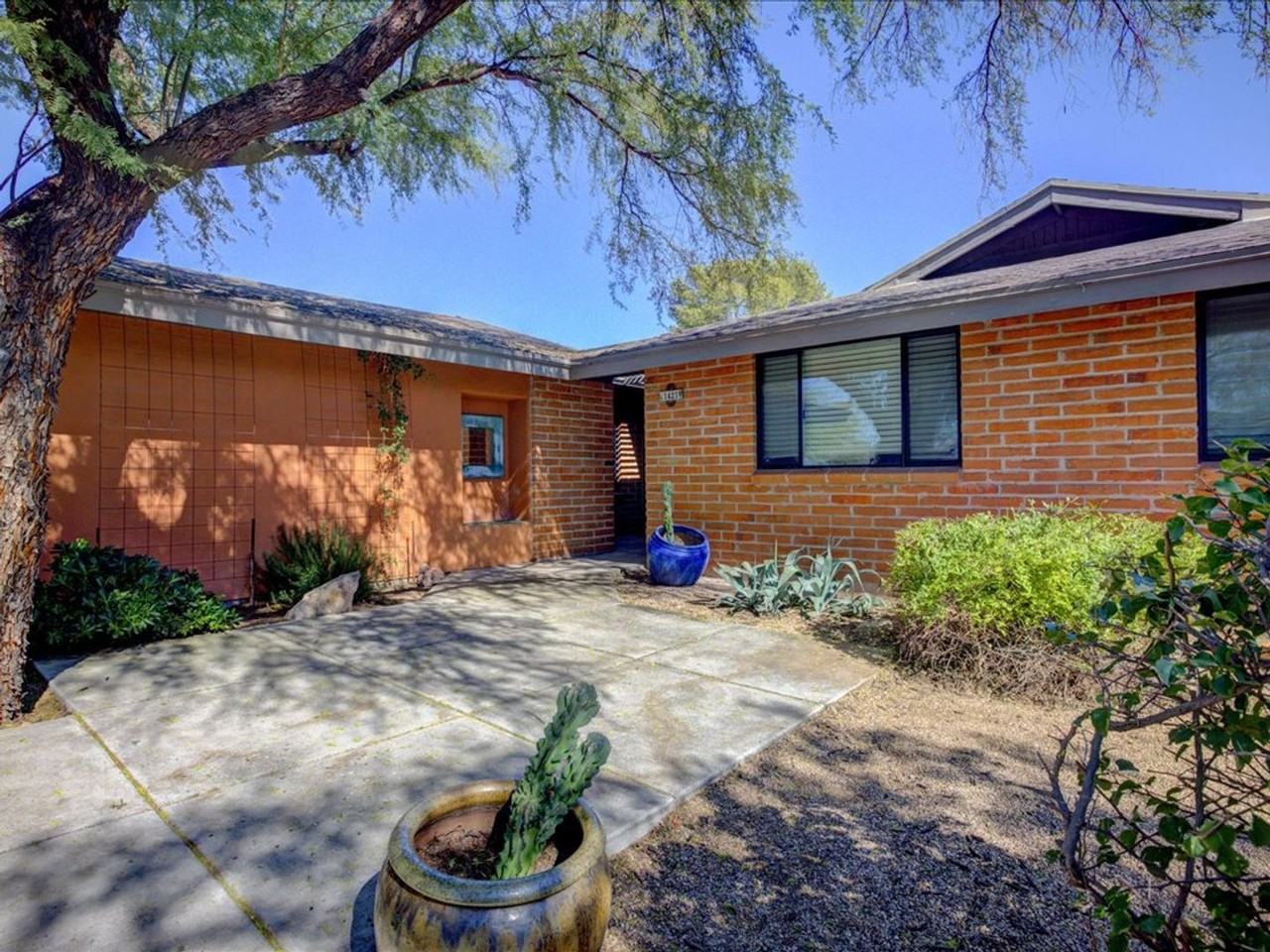 1421 S Brown Ave - Photo 2 of 31