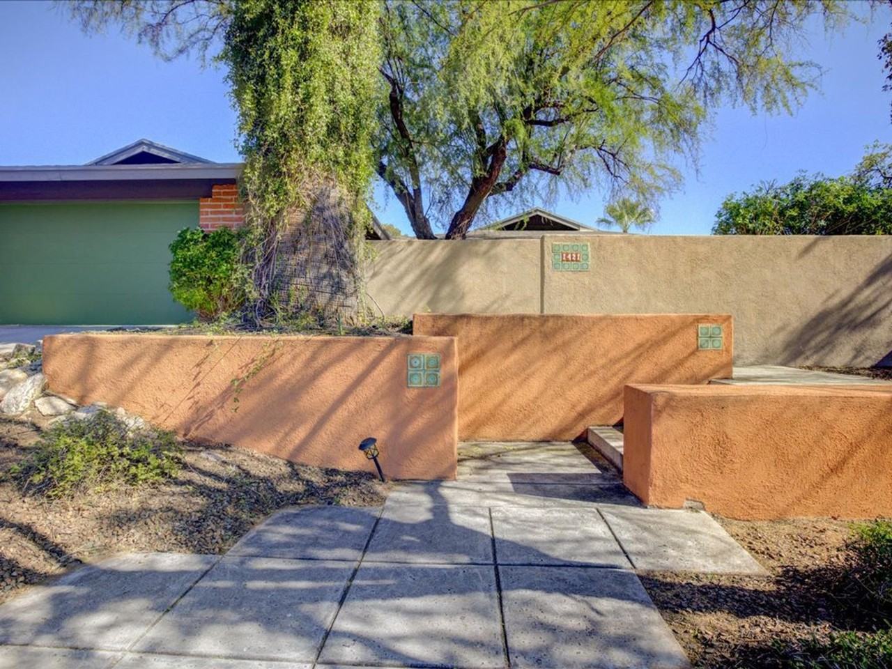 1421 S Brown Ave - Photo 3 of 31