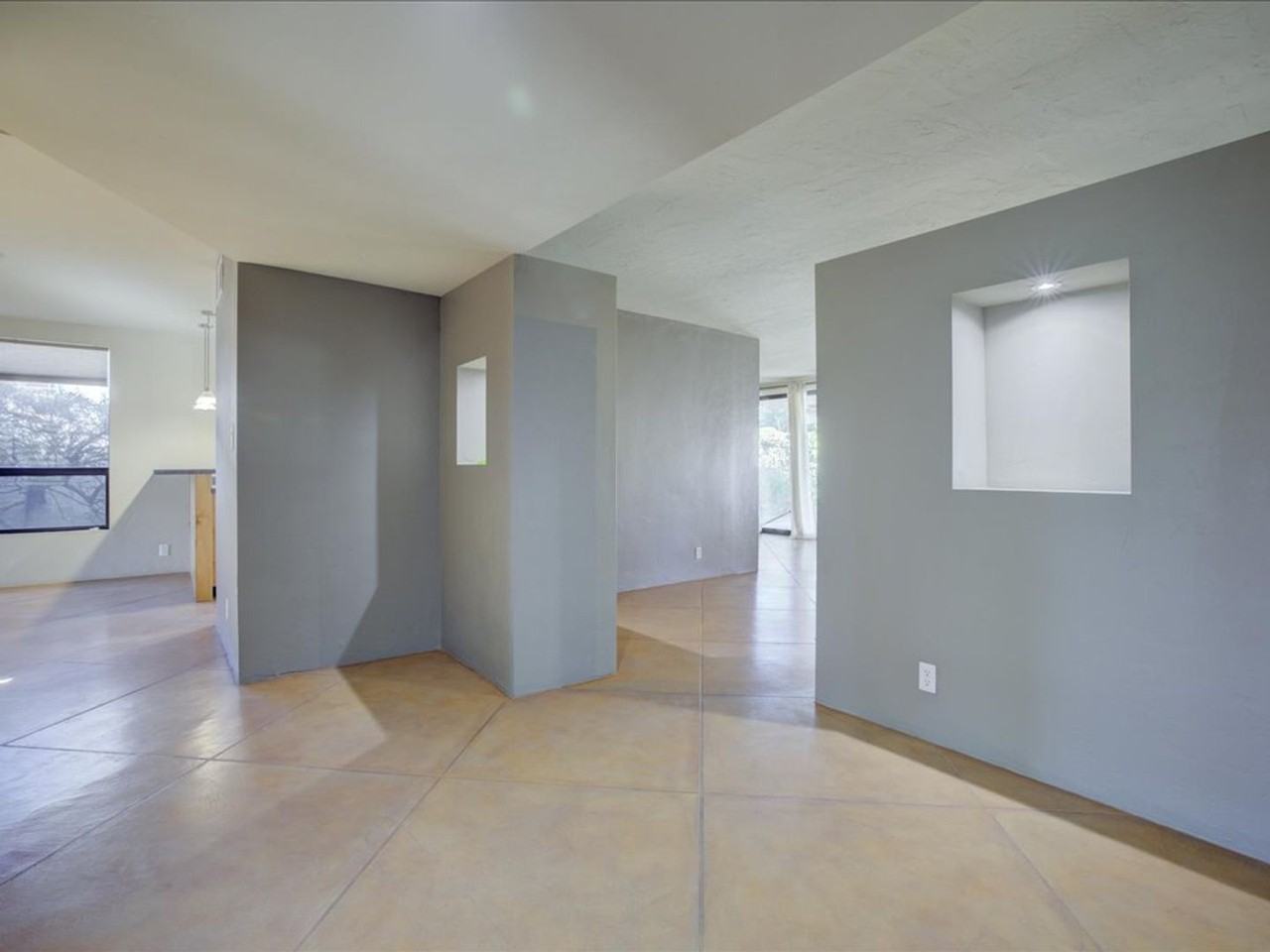 1421 S Brown Ave - Photo 5 of 31