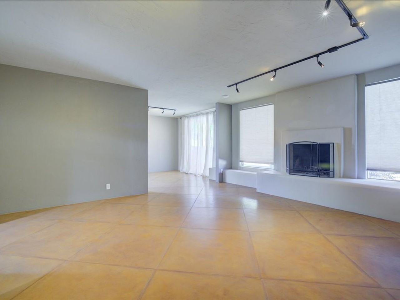 1421 S Brown Ave - Photo 7 of 31