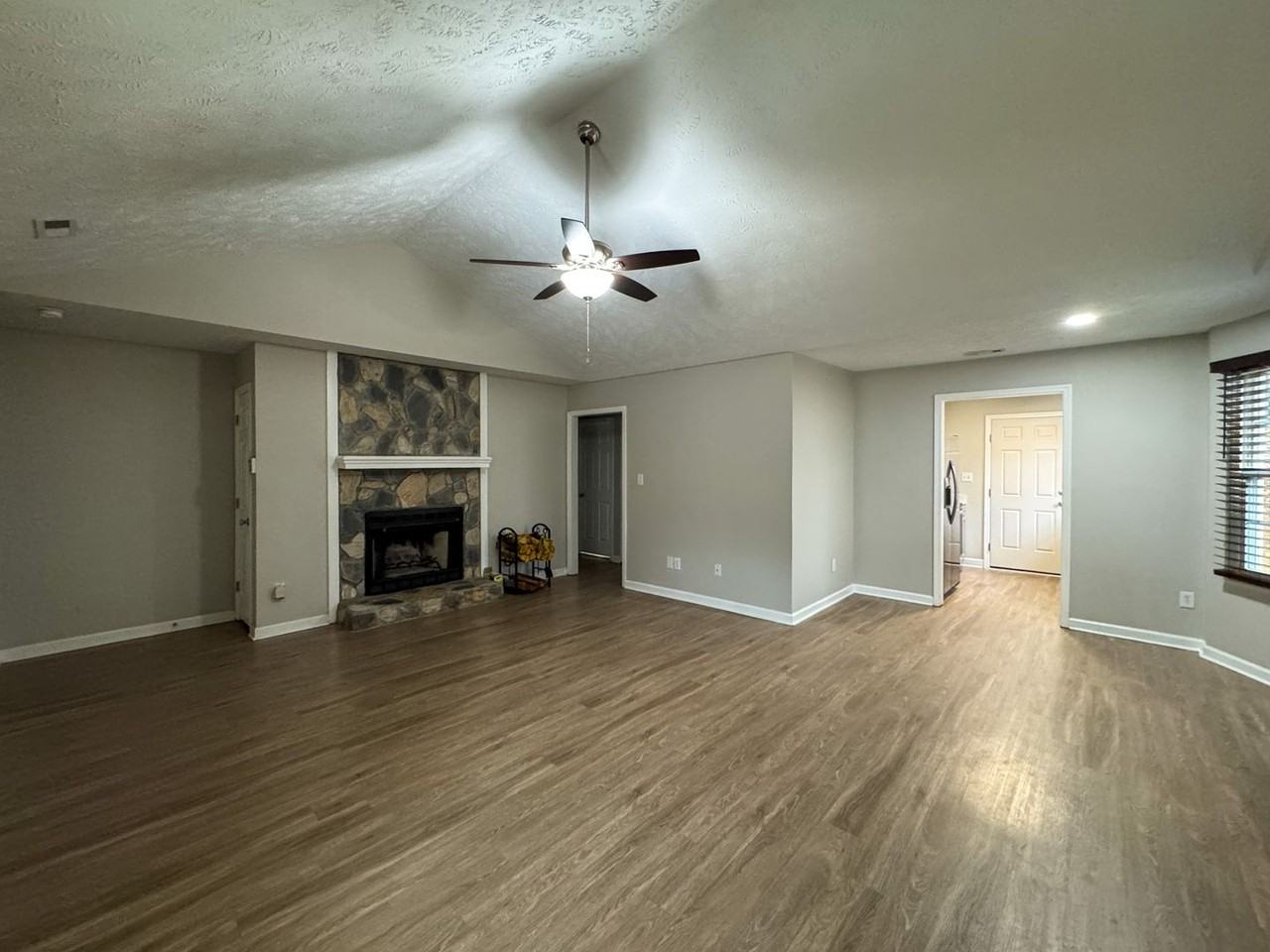 6438 Applewhite Rd - Photo 6 of 25