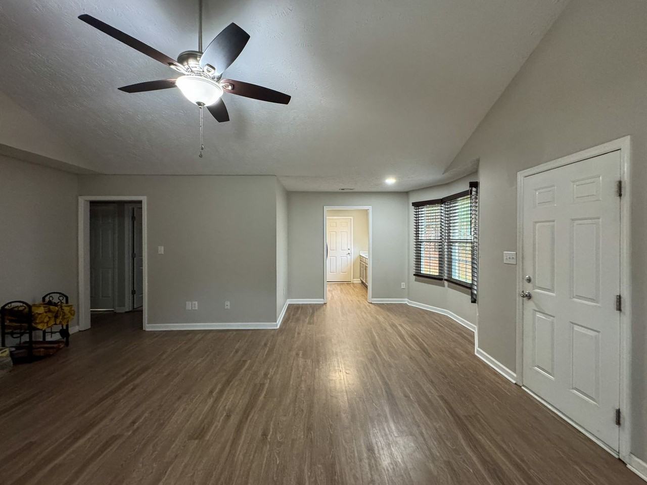 6438 Applewhite Rd - Photo 7 of 25