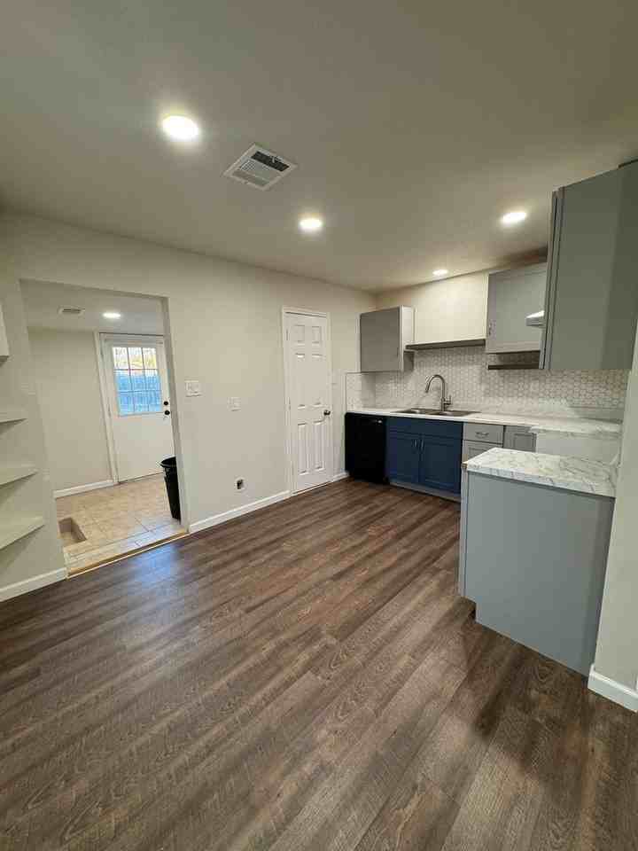 4427 Bowie St - Photo 4 of 19