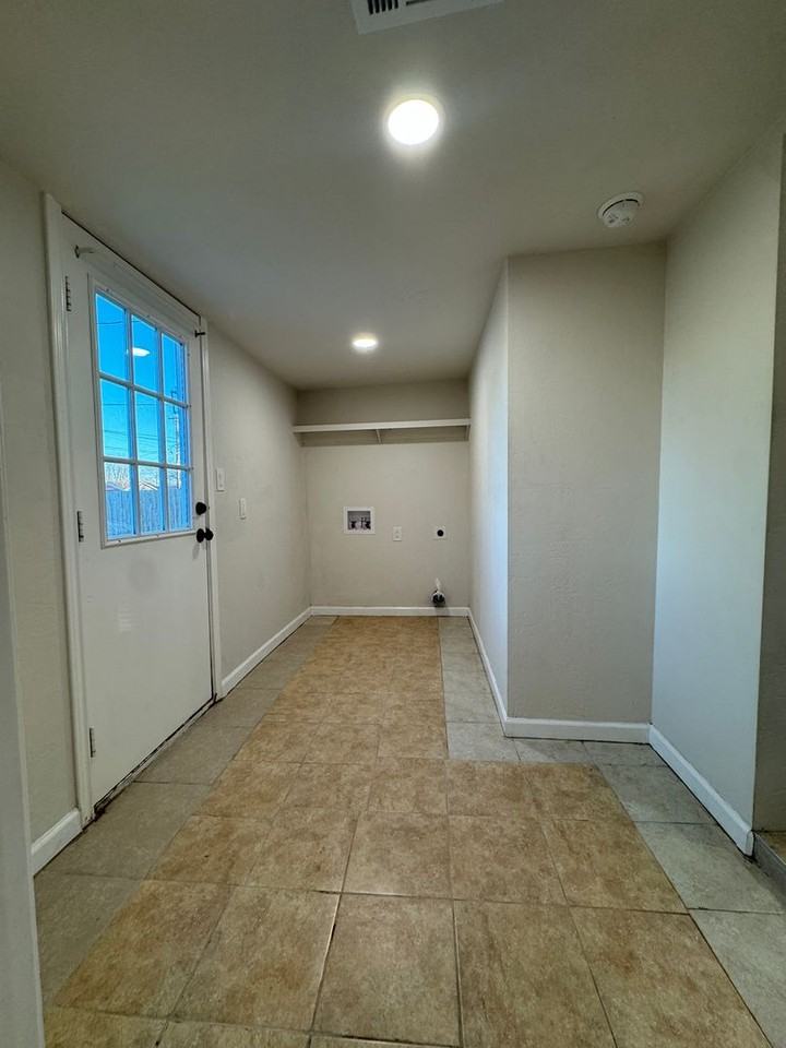 4427 Bowie St - Photo 7 of 19