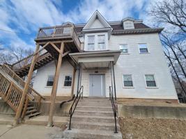 featured image of 804 W 7th St