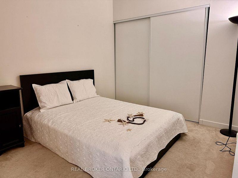 33 Charles Street East - Photo 6 of 8