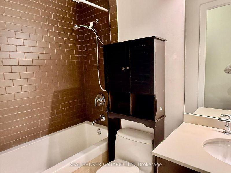 33 Charles Street East - Photo 7 of 8