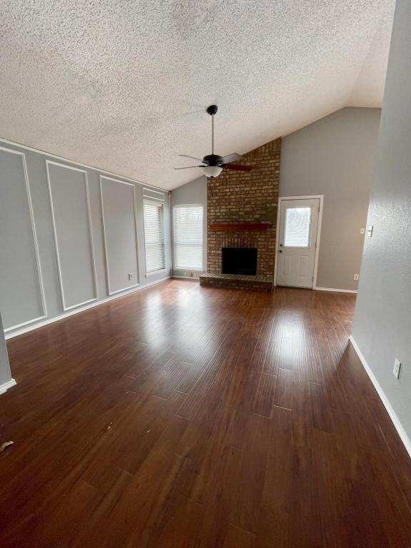 606 Lakeway Dr - Photo 3 of 14
