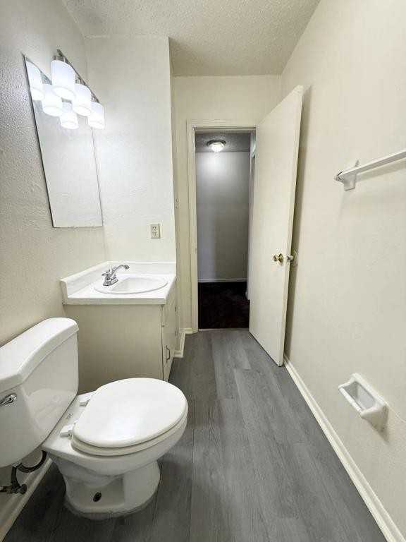 1620 Newport Pl Apt D - Photo 4 of 15
