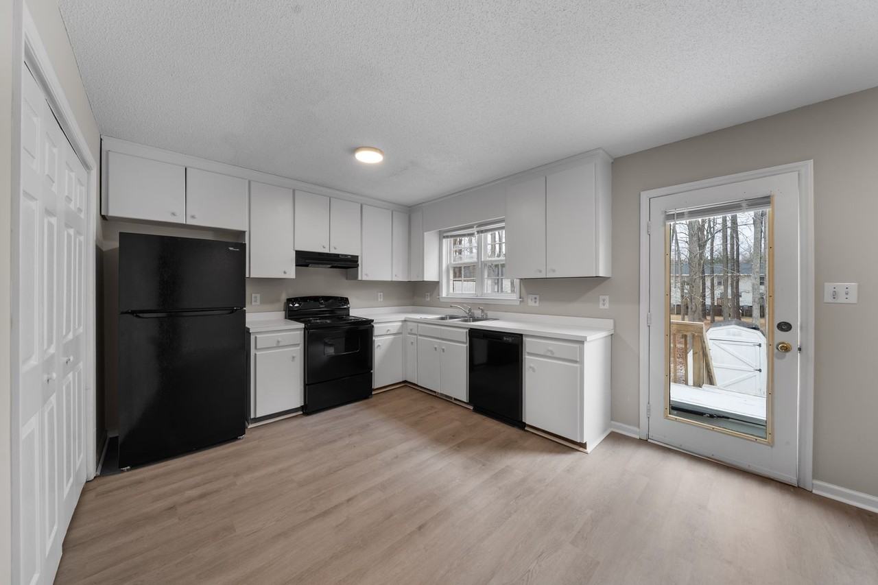 Cambridge Apartments - Photo 5 of 28