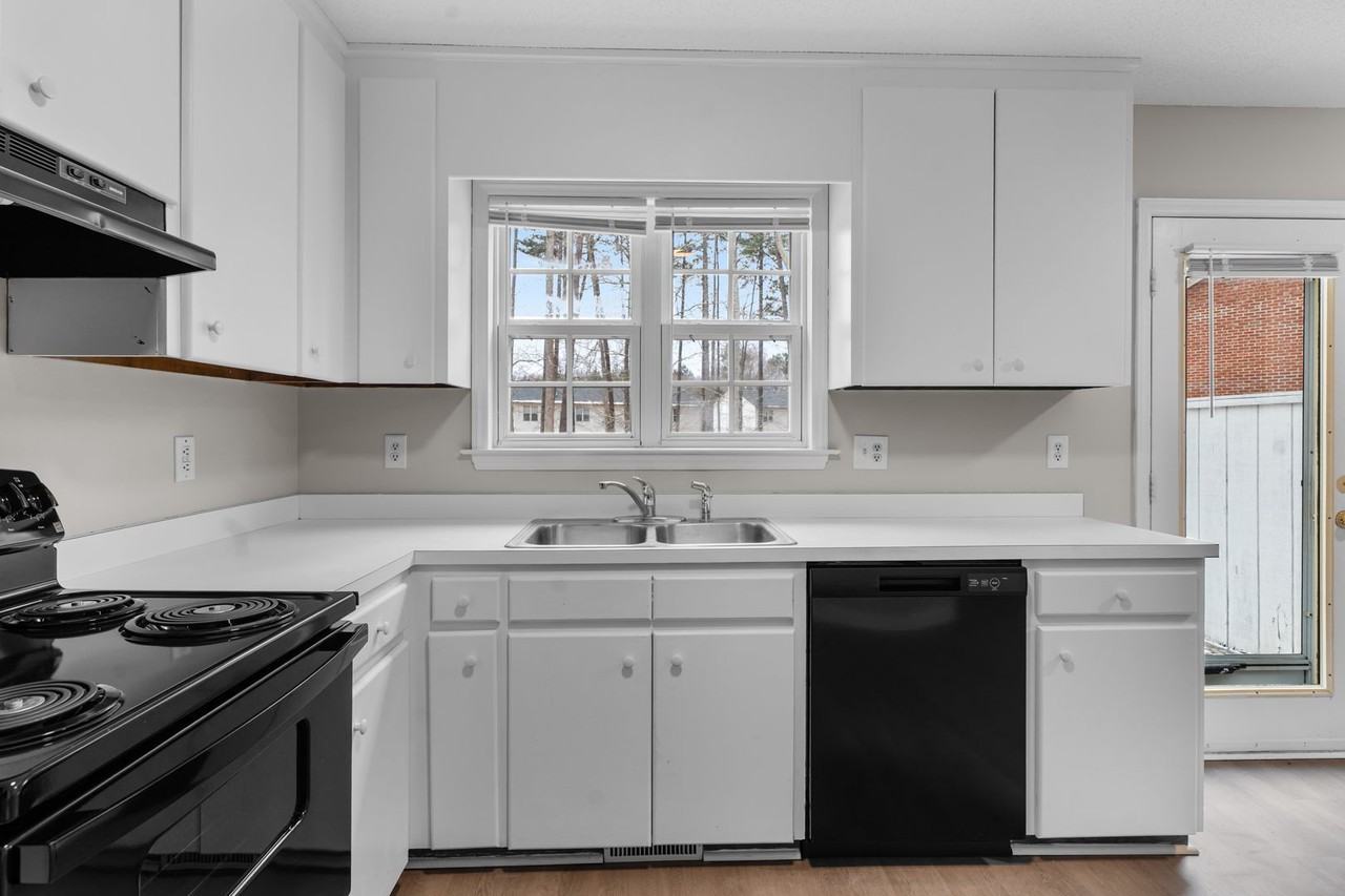 Cambridge Apartments - Photo 7 of 28