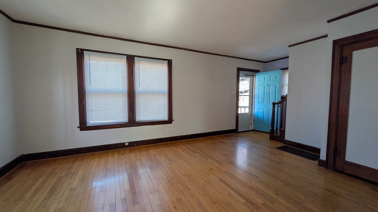 1109 Sw 19th St - Photo 4 of 20