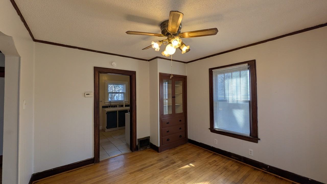 1109 Sw 19th St - Photo 5 of 20