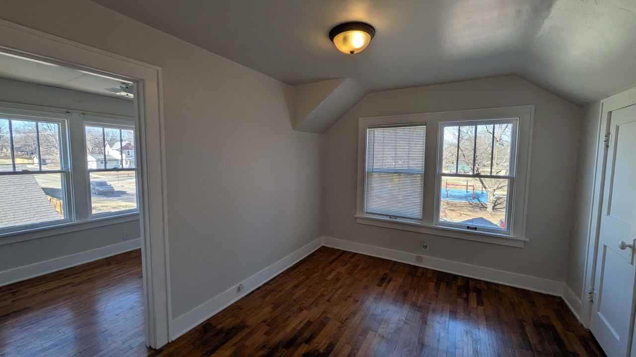 1109 Sw 19th St - Photo 6 of 20