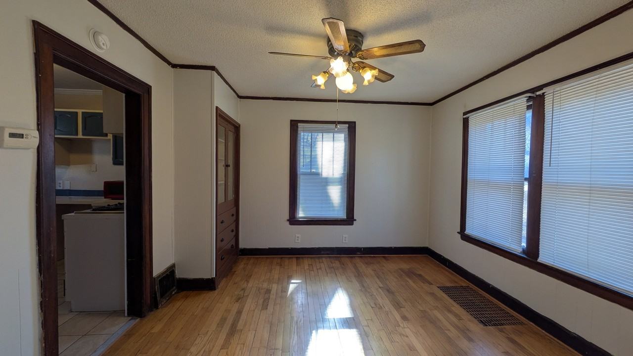 1109 Sw 19th St - Photo 7 of 20