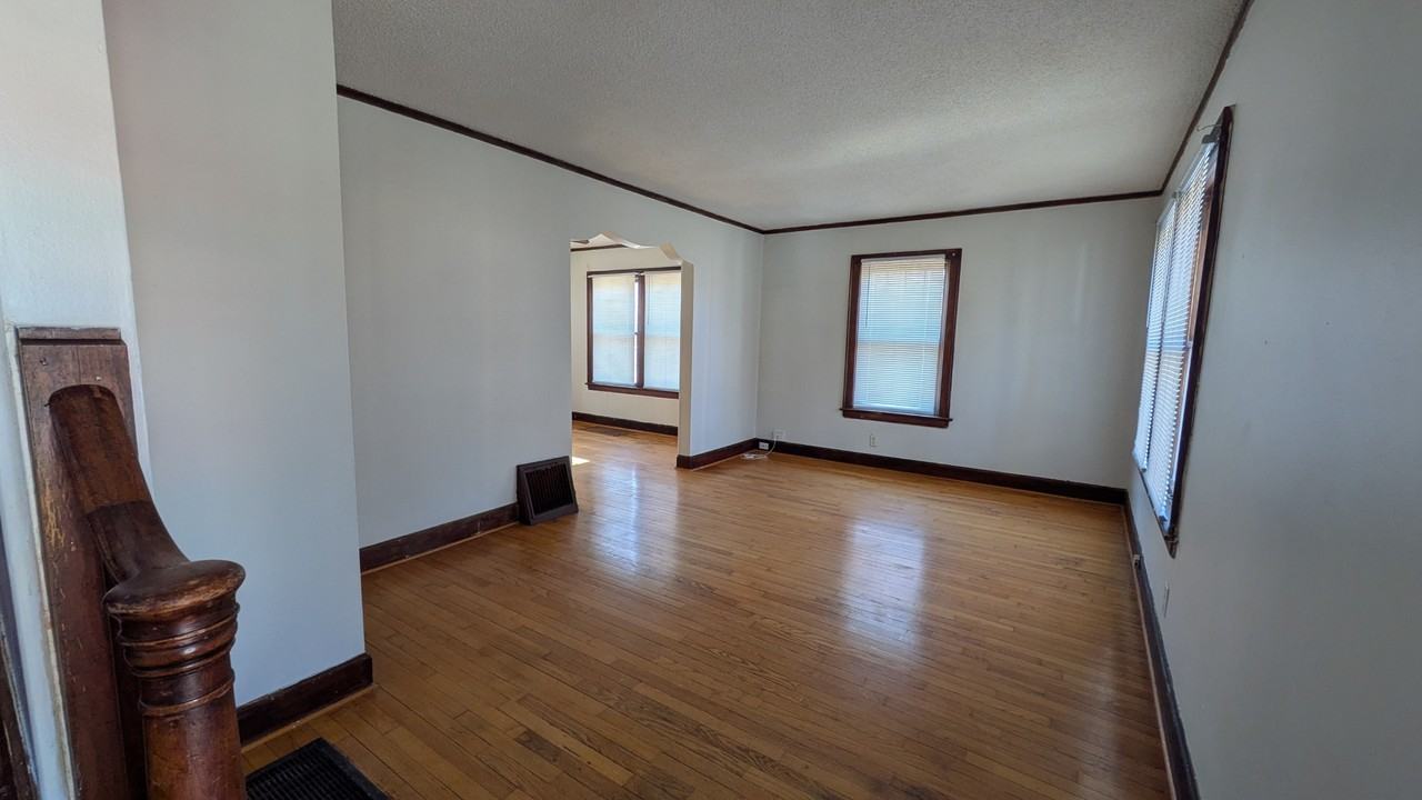 1109 Sw 19th St - Photo 2 of 20