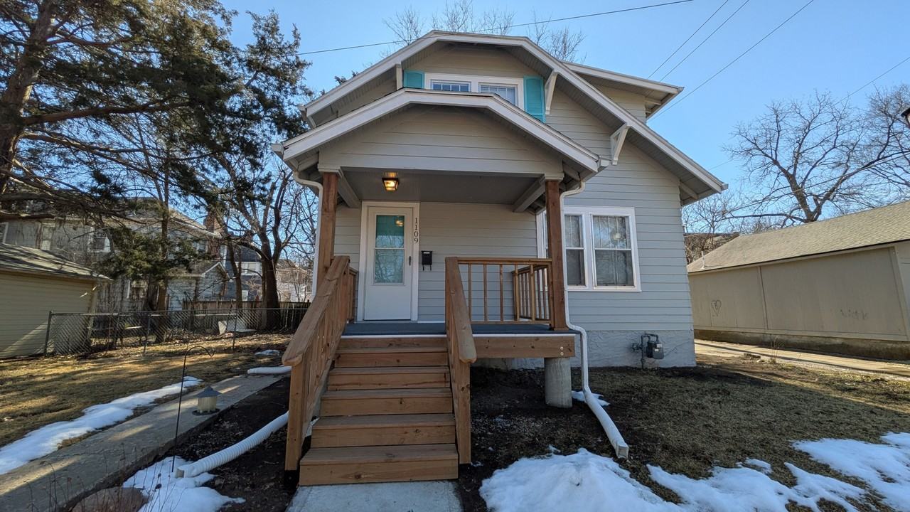 1109 Sw 19th St - Photo 3 of 20