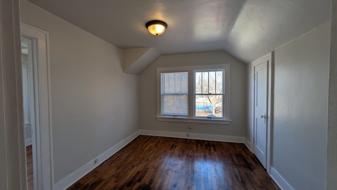 1109 Sw 19th St - Photo 6 of 20