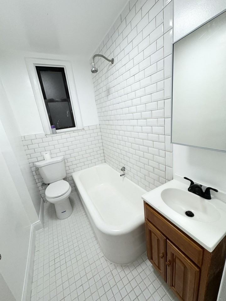 1721 Hobart Ave - Photo 3 of 15