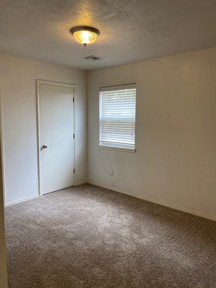 12303 Sw 14th St - Photo 6 of 24