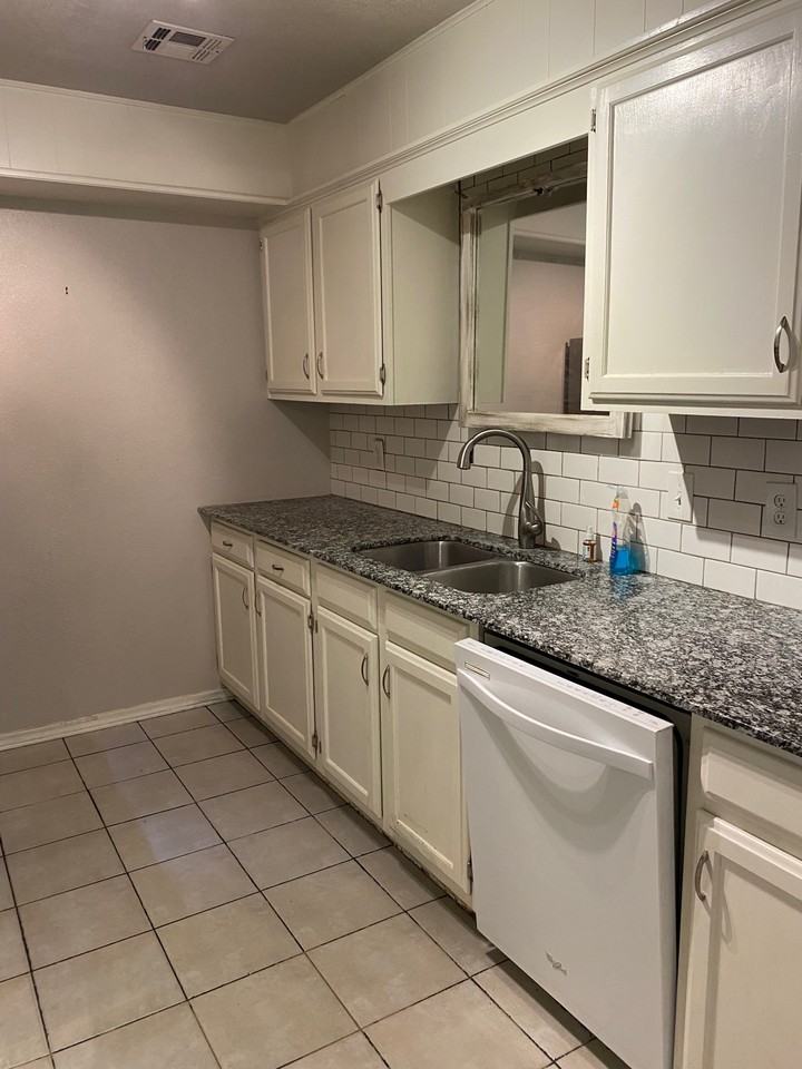 12303 Sw 14th St - Photo 3 of 24