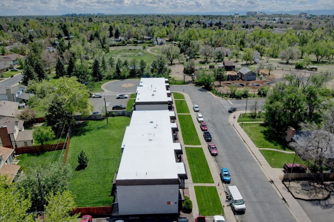 Caravelle Apartments - Photo 5 of 35