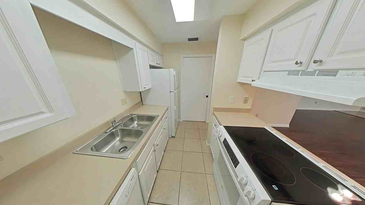 720 Ne 30th Ave #T - Photo 2 of 8