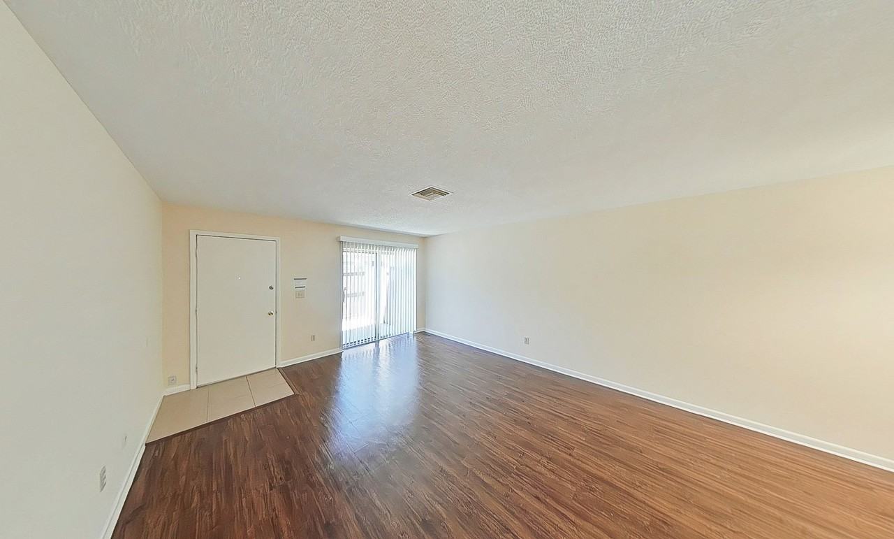 720 Ne 30th Ave #T - Photo 3 of 8