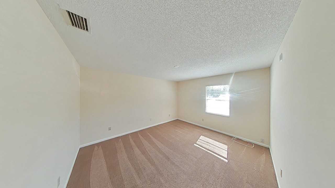 720 Ne 30th Ave #T - Photo 6 of 8