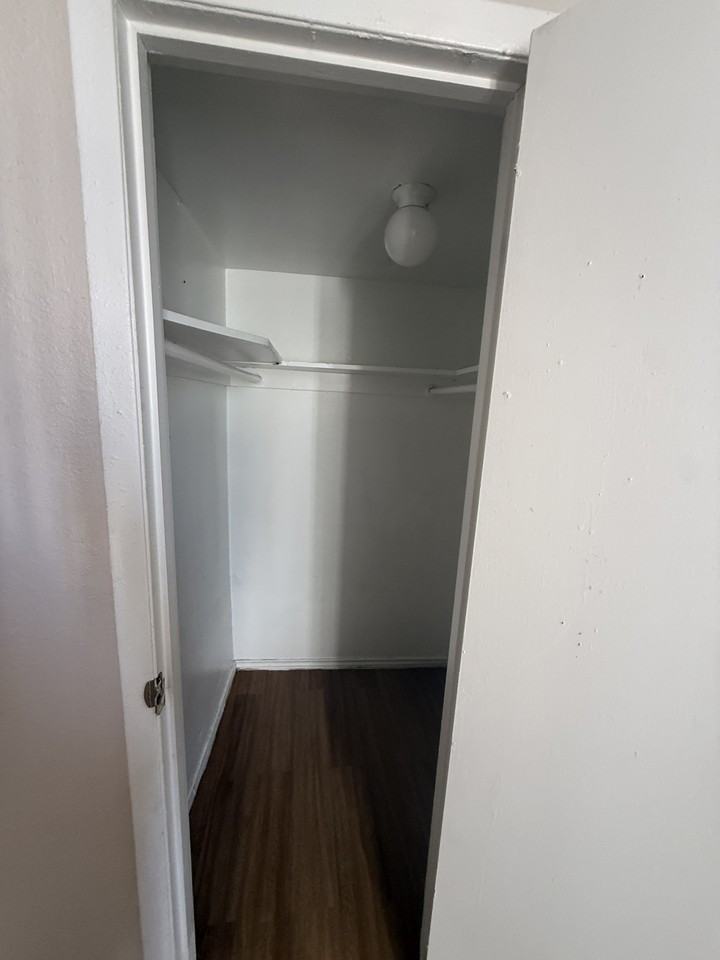 8535 Winkler Dr - Photo 3 of 11